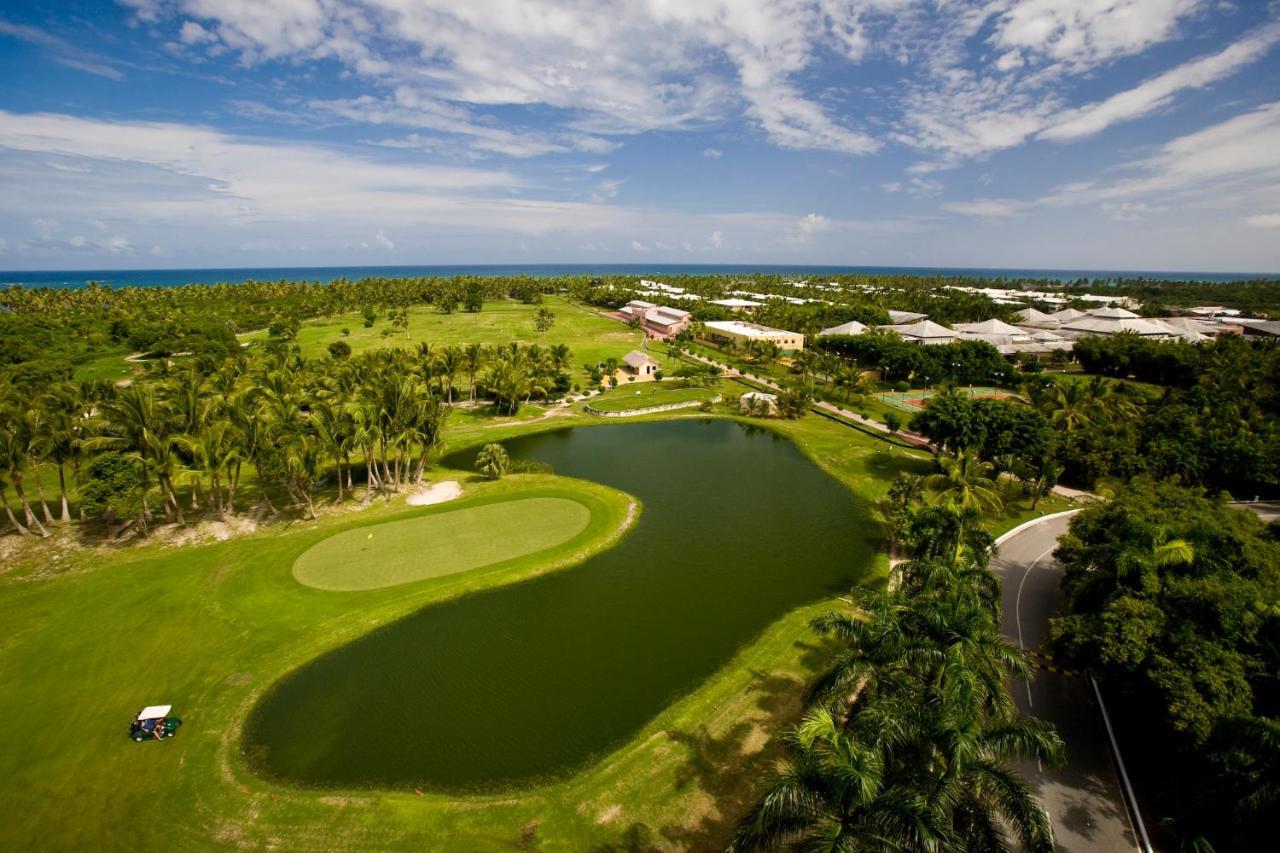 Catalonia Royal Bavaro (Adults Only) Punta Cana Exterior foto Golf course at Hard Rock Hotel