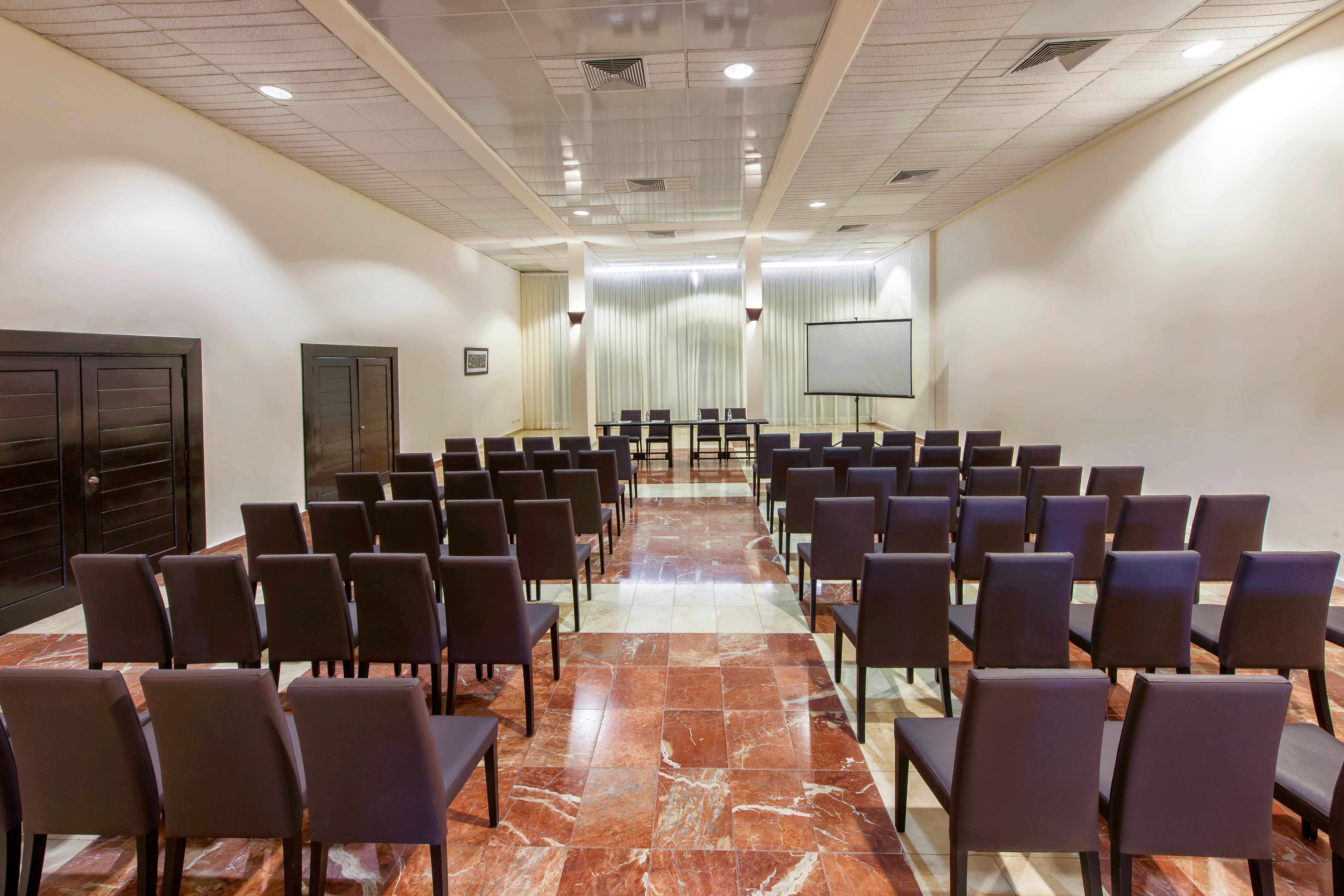 Catalonia Royal Bavaro (Adults Only) Punta Cana Exterior foto The conference room of the European University