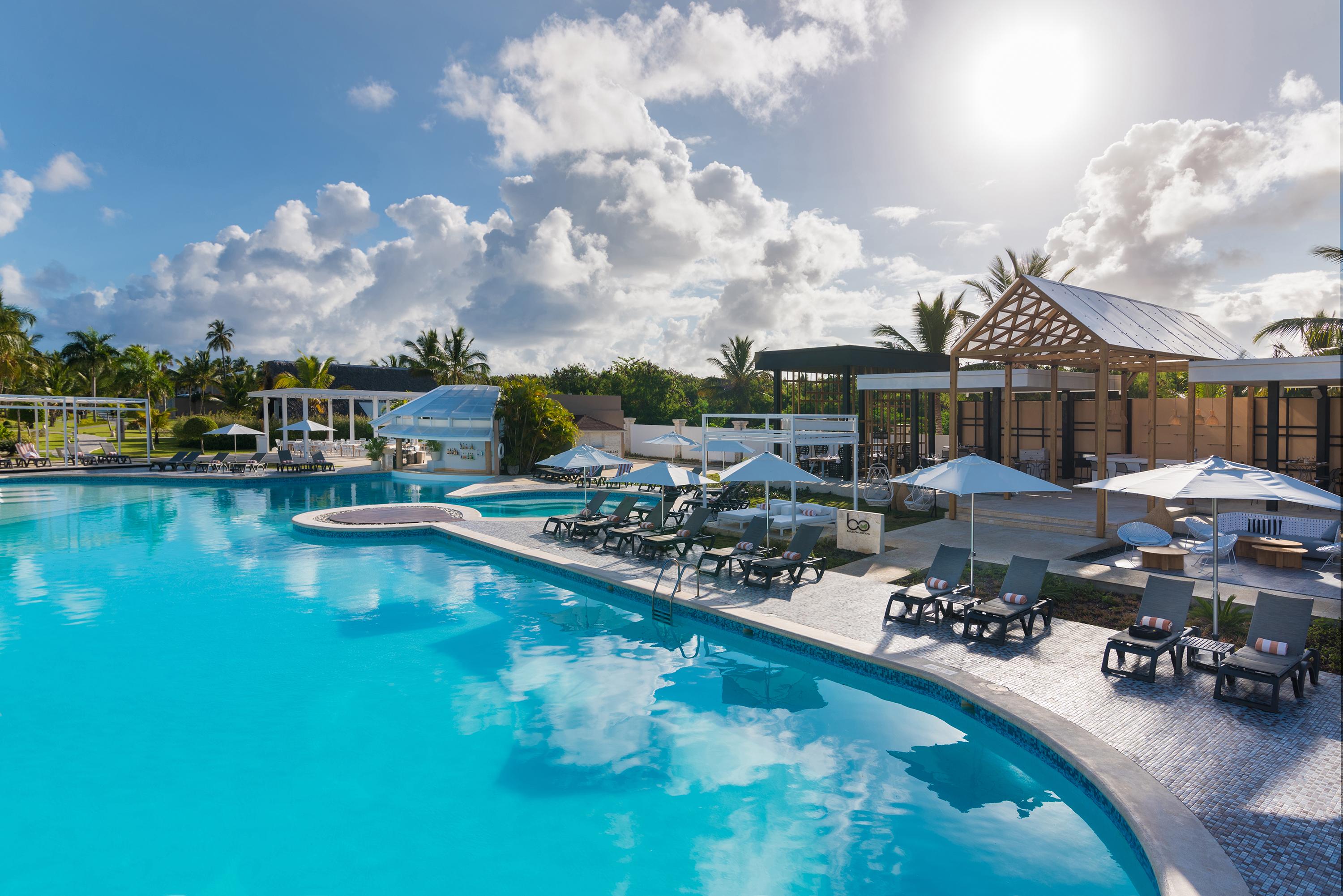 Catalonia Royal Bavaro (Adults Only) Punta Cana Exterior foto The pool at the Hard Rock Hotel & Casino Punta Cana