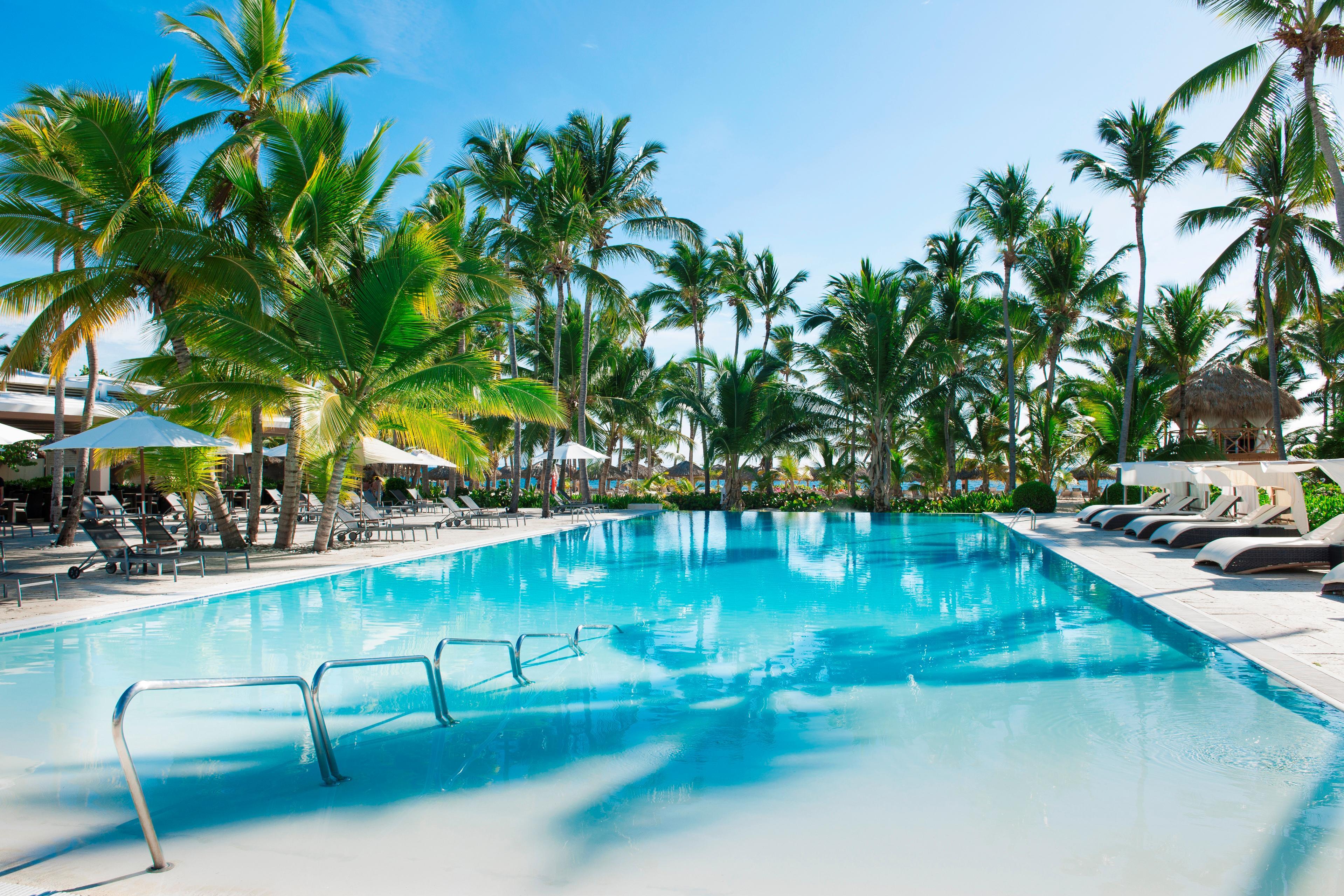 Catalonia Royal Bavaro (Adults Only) Punta Cana Exterior foto Hard Rock Hotel Riviera Maya