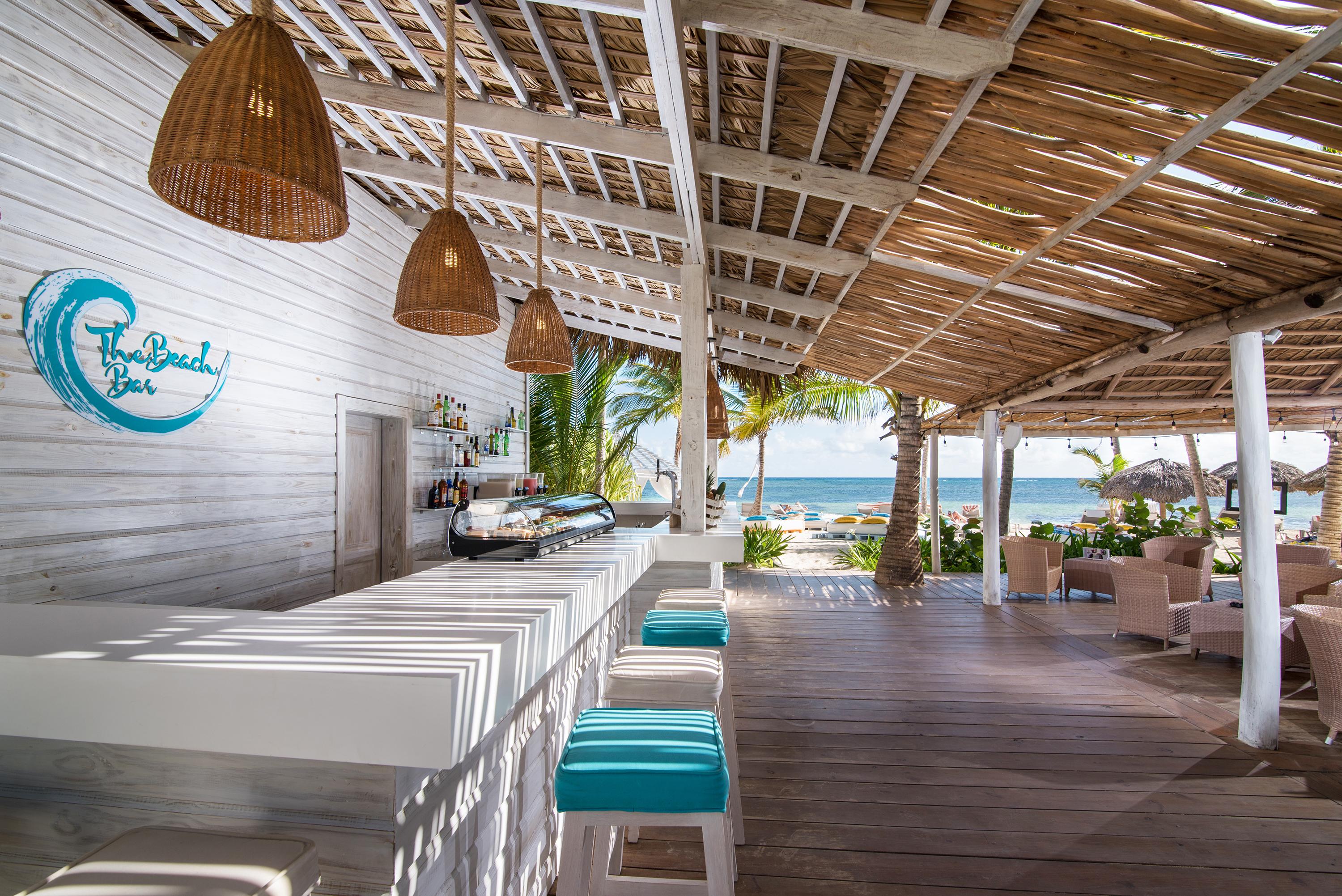 Catalonia Royal Bavaro (Adults Only) Punta Cana Exterior foto The Beach Bar