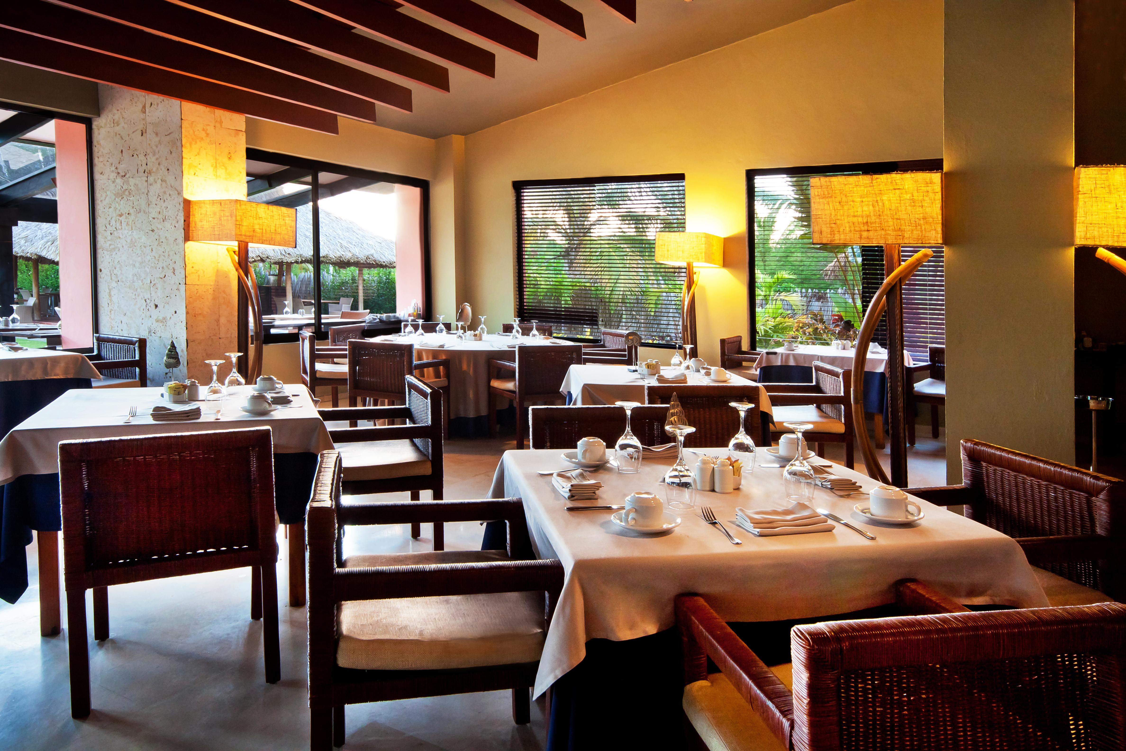 Catalonia Royal Bavaro (Adults Only) Punta Cana Exterior foto Restaurant at the hotel