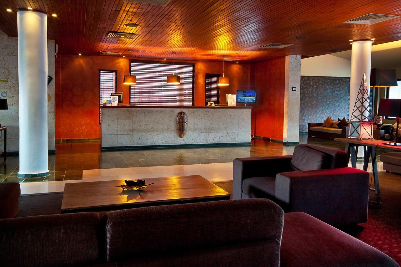 Catalonia Royal Bavaro (Adults Only) Punta Cana Exterior foto The lobby of the hotel