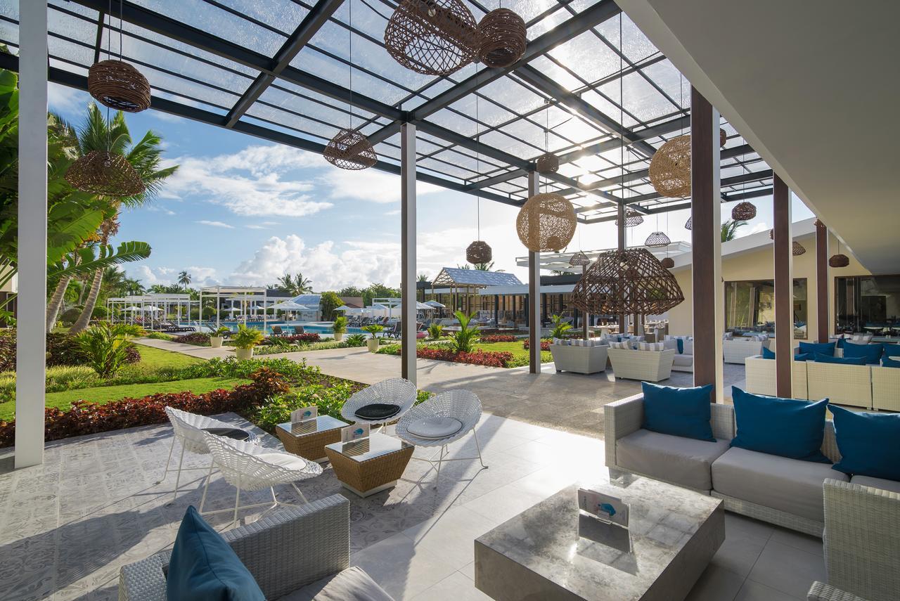 Catalonia Royal Bavaro (Adults Only) Punta Cana Exterior foto The lobby at the Hard Rock Hotel Vallarta