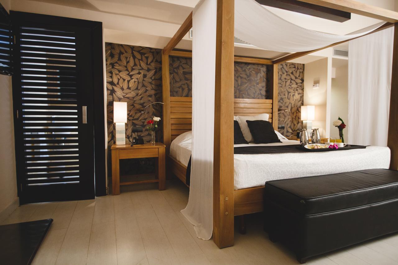 Catalonia Royal Bavaro (Adults Only) Punta Cana Exterior foto A bedroom at the hotel