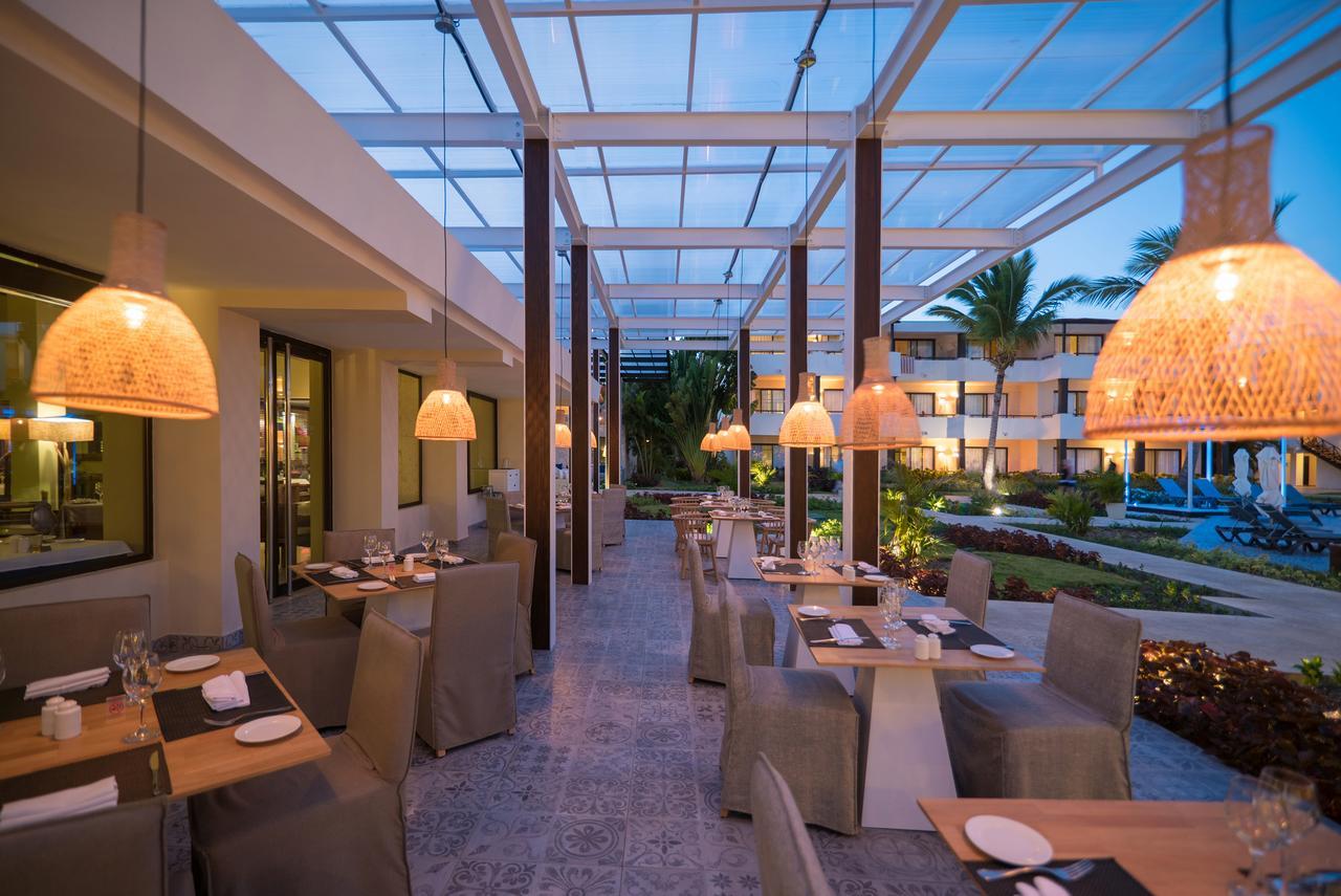 Catalonia Royal Bavaro (Adults Only) Punta Cana Exterior foto Restaurant at the hotel