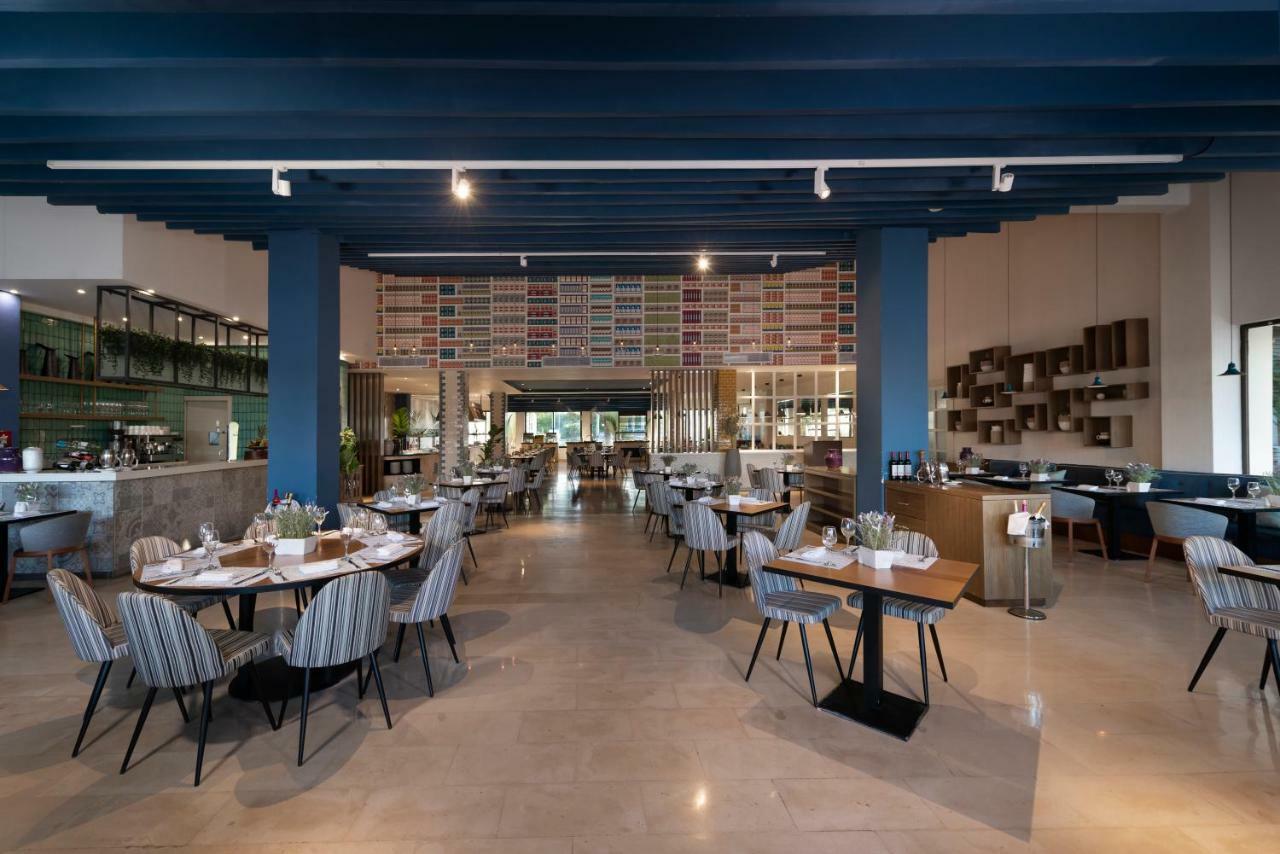 Catalonia Royal Bavaro (Adults Only) Punta Cana Exterior foto The interior of the restaurant