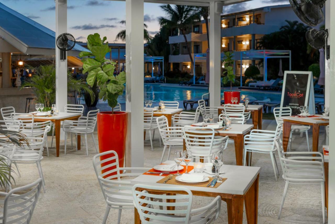 Catalonia Royal Bavaro (Adults Only) Punta Cana Exterior foto The Deck at Island Shores
